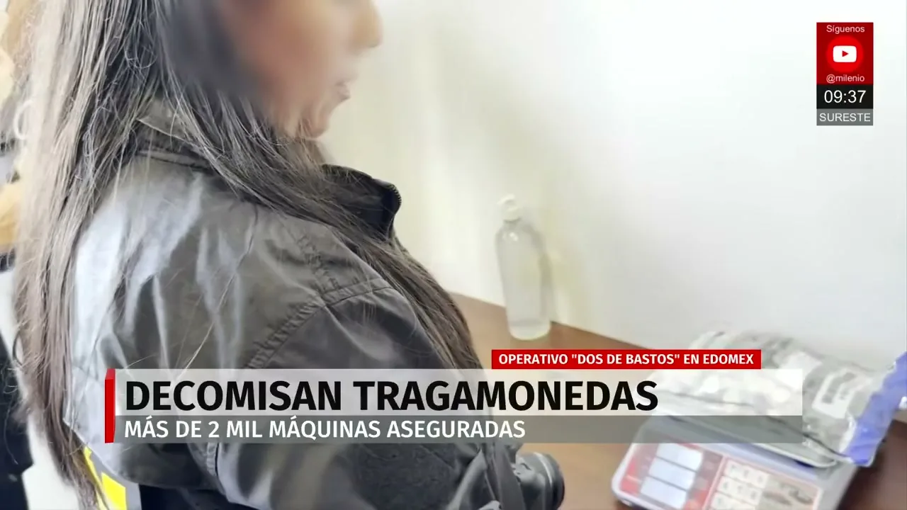 Jugador ajustando el valor de apuesta antes de girar en una tragamoneda online